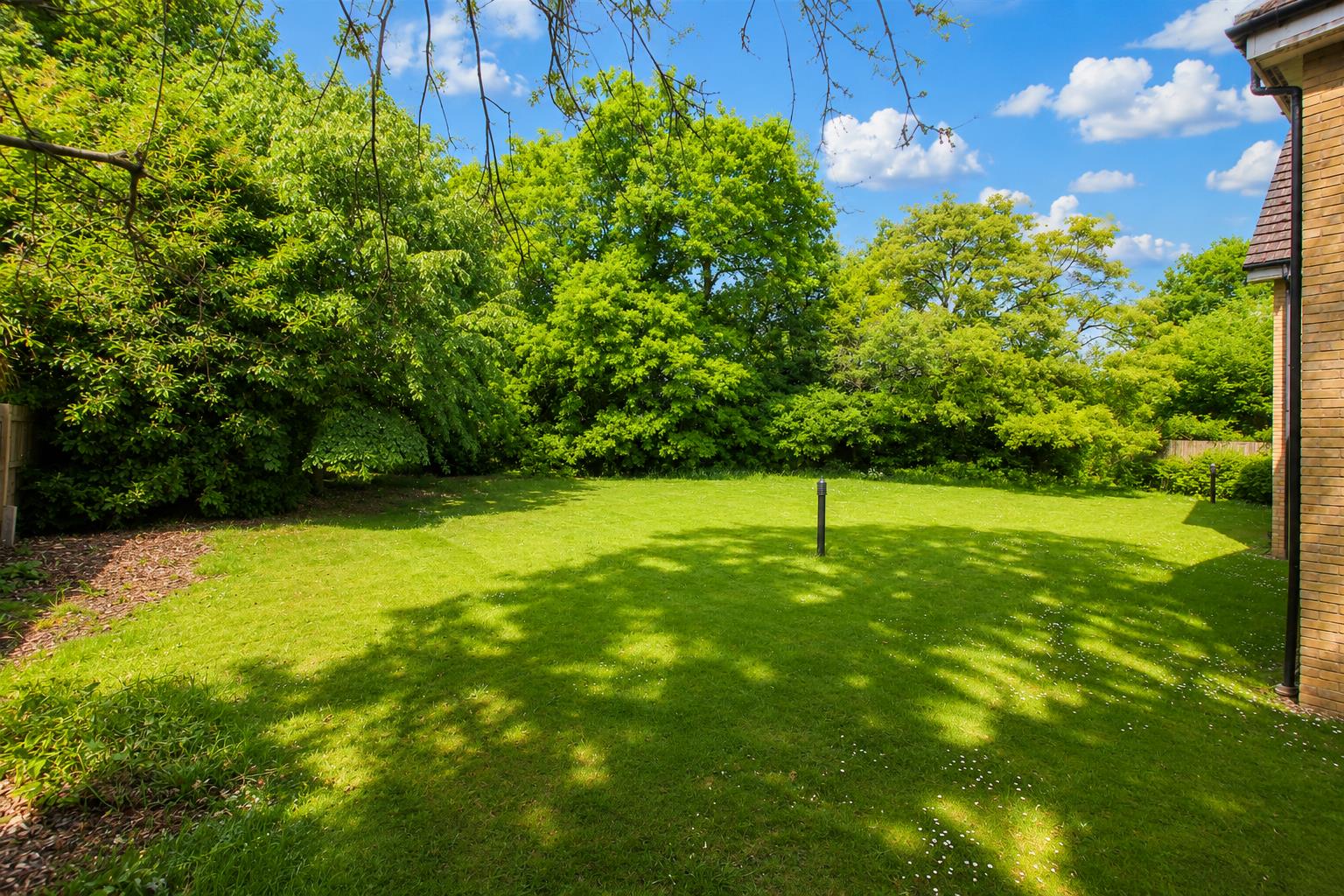 2 bed property in Pryor Close, Tilehurst Reading